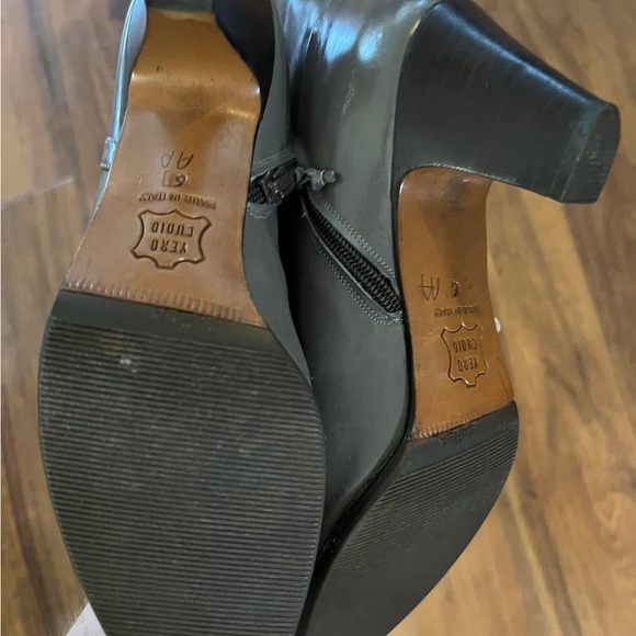 Gorgeous Salvatore Ferragamo boots - Picture 2 of 6